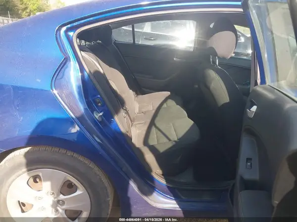 3KPFK4A77HE033961 2017 KIA FORTE - Image 8