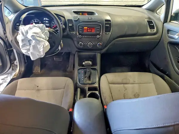 3KPFK4A77HE036133 2017 KIA FORTE - Image 8