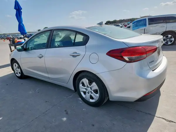 3KPFK4A77HE036794 2017 KIA FORTE - Image 2