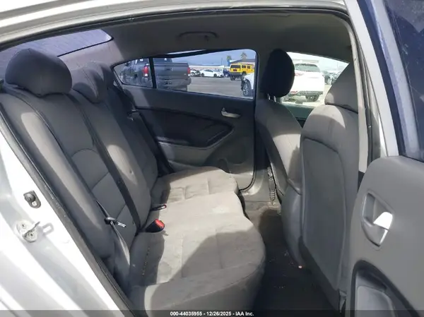 3KPFK4A77HE036973 2017 KIA FORTE - Image 8