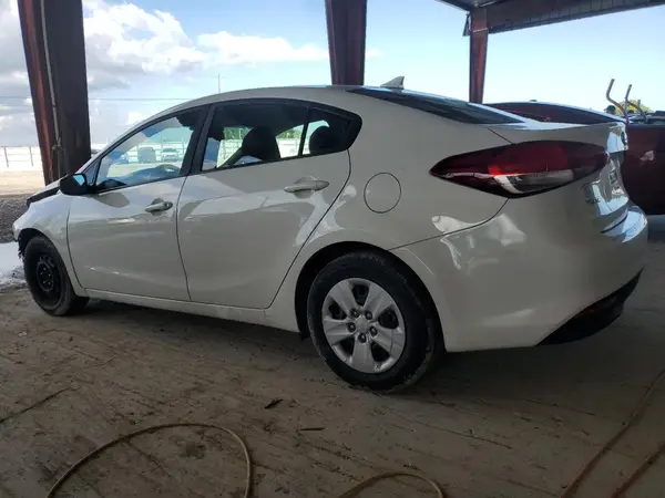 3KPFK4A77HE038223 2017 KIA FORTE - Image 2