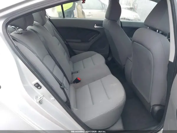 3KPFK4A77HE038321 2017 KIA FORTE - Image 8