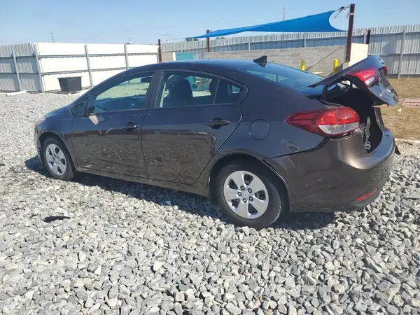 3KPFK4A77HE038450 2017 KIA FORTE - Image 2