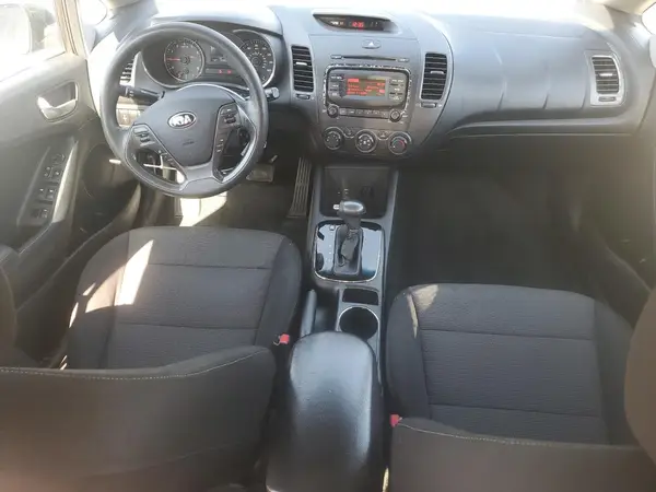 3KPFK4A77HE038450 2017 KIA FORTE - Image 8