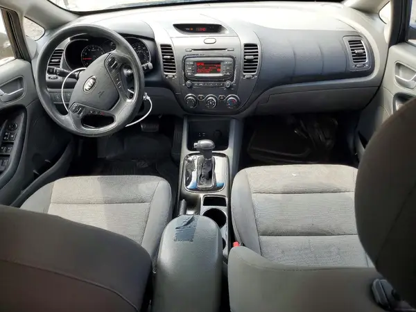3KPFK4A77HE040828 2017 KIA FORTE - Image 8