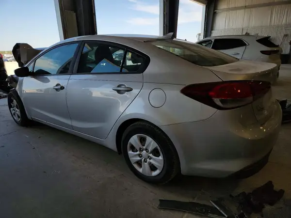 3KPFK4A77HE041204 2017 KIA FORTE - Image 2