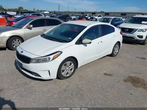 3KPFK4A77HE041218 2017 KIA FORTE - Image 2