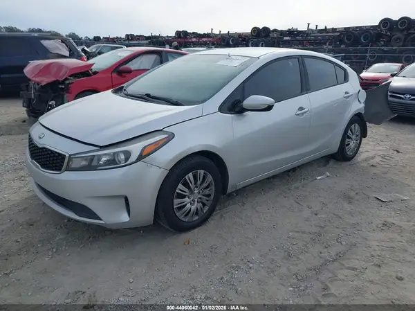 3KPFK4A77HE041560 2017 KIA FORTE - Image 2