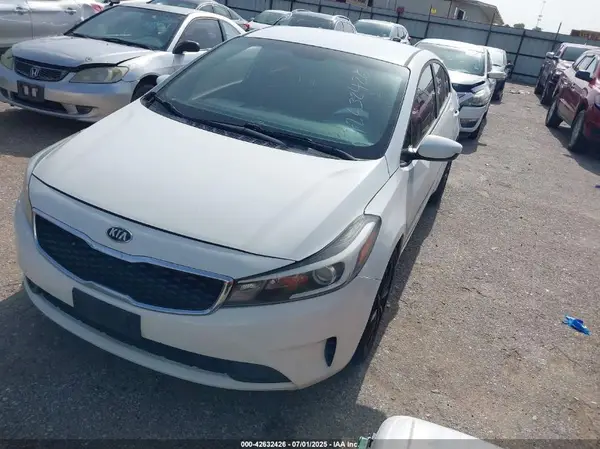 3KPFK4A77HE041591 2017 KIA FORTE - Image 2