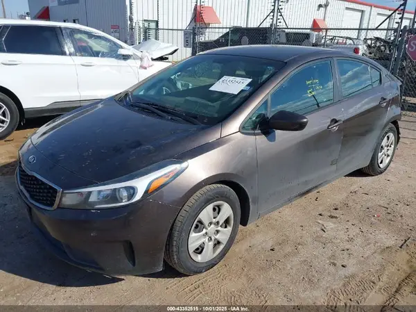 3KPFK4A77HE043180 2017 KIA FORTE - Image 2