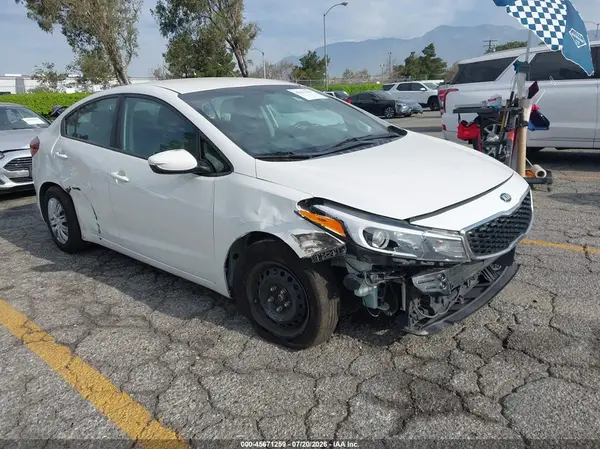 3KPFK4A77HE043745 2017 KIA FORTE - Image 1