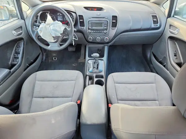 3KPFK4A77HE044894 2017 KIA FORTE - Image 8