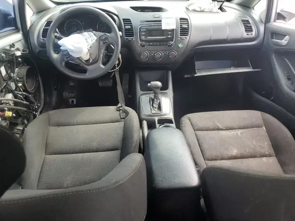3KPFK4A77HE045074 2017 KIA FORTE - Image 8