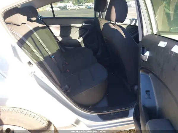3KPFK4A77HE046953 2017 KIA FORTE - Image 8