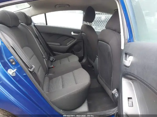 3KPFK4A77HE047522 2017 KIA FORTE - Image 8