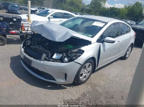 3KPFK4A77HE047925 2017 KIA FORTE - Image 2