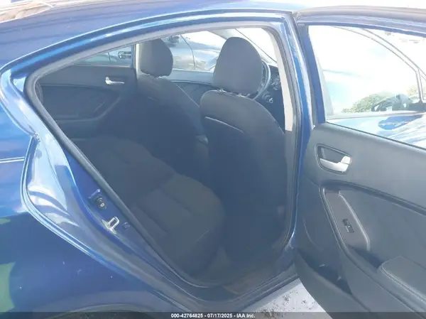 3KPFK4A77HE048945 2017 KIA FORTE - Image 8