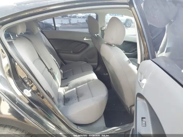 3KPFK4A77HE050792 2017 KIA FORTE - Image 8