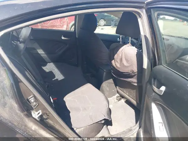 3KPFK4A77HE052235 2017 KIA FORTE - Image 8