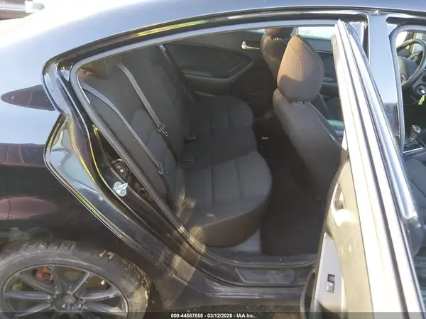 3KPFK4A77HE052607 2017 KIA FORTE - Image 8
