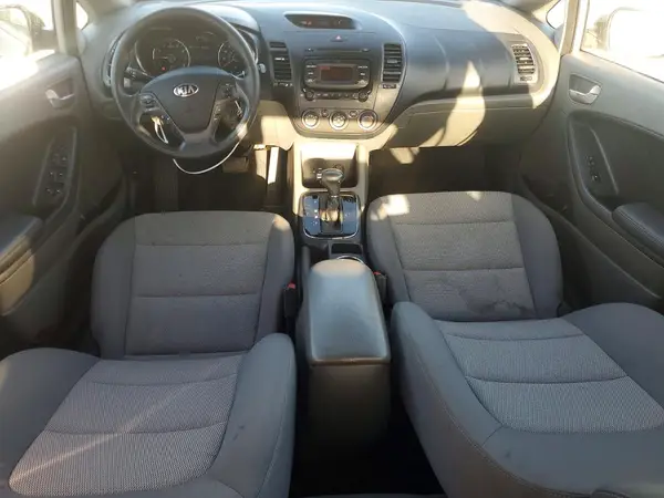 3KPFK4A77HE057144 2017 KIA FORTE - Image 8