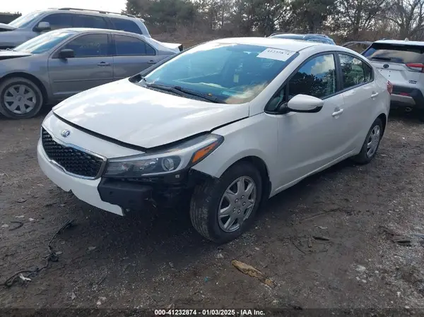 3KPFK4A77HE057175 2017 KIA FORTE - Image 2