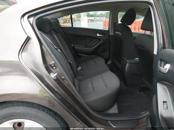 3KPFK4A77HE057449 2017 KIA FORTE - Image 8