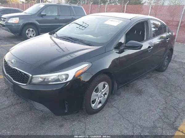3KPFK4A77HE057693 2017 KIA FORTE - Image 2