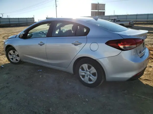 3KPFK4A77HE059587 2017 KIA FORTE - Image 2