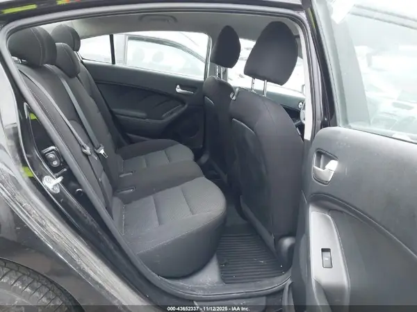 3KPFK4A77HE059976 2017 KIA FORTE - Image 8