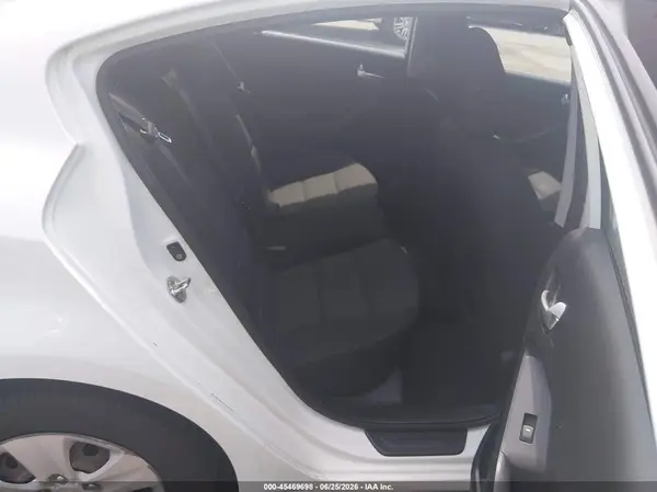 3KPFK4A77HE060108 2017 KIA FORTE - Image 8