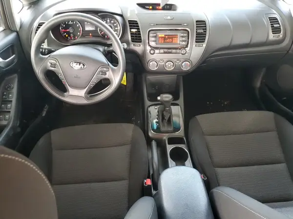 3KPFK4A77HE060450 2017 KIA FORTE - Image 8