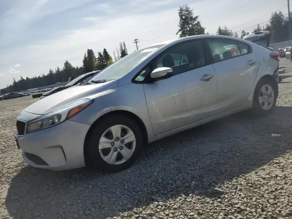 3KPFK4A77HE060531 2017 KIA FORTE - Image 1