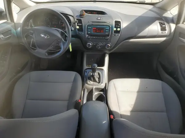 3KPFK4A77HE060531 2017 KIA FORTE - Image 8