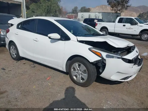 3KPFK4A77HE060996 2017 KIA FORTE - Image 1