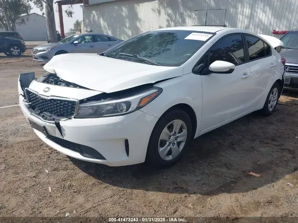 3KPFK4A77HE060996 2017 KIA FORTE - Image 2