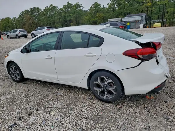 3KPFK4A77HE061324 2017 KIA FORTE - Image 2