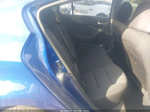 3KPFK4A77HE062392 2017 KIA FORTE - Image 8