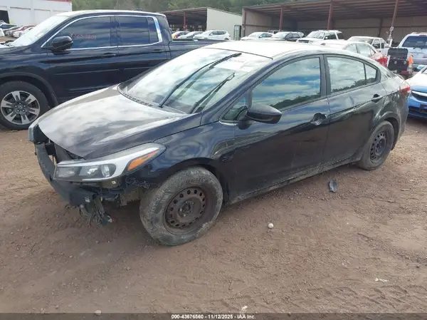 3KPFK4A77HE062425 2017 KIA FORTE - Image 2