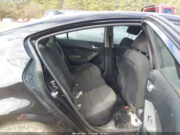 3KPFK4A77HE062425 2017 KIA FORTE - Image 8