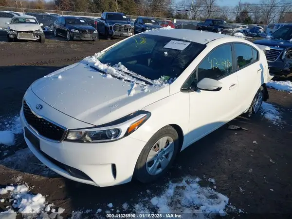 3KPFK4A77HE063302 2017 KIA FORTE - Image 2
