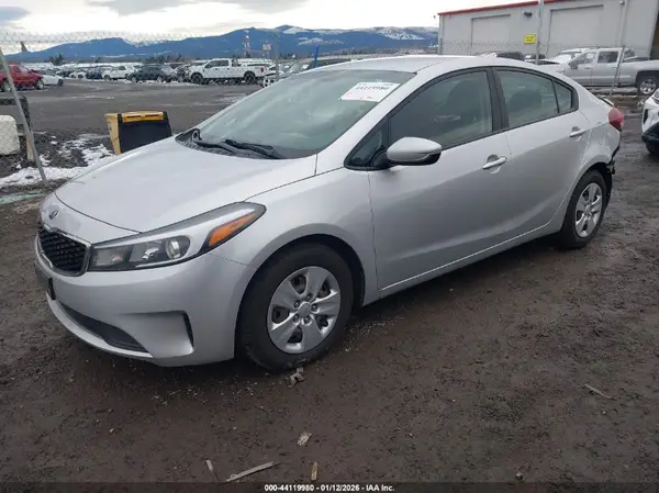 3KPFK4A77HE064725 2017 KIA FORTE - Image 2
