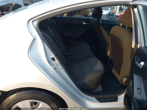 3KPFK4A77HE064725 2017 KIA FORTE - Image 8