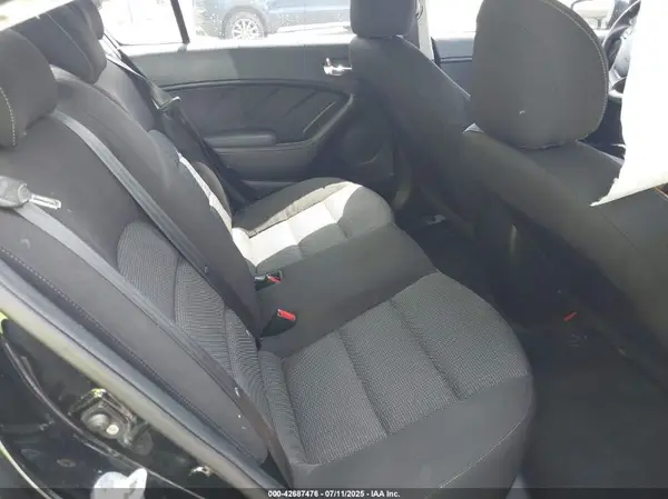 3KPFK4A77HE066233 2017 KIA FORTE - Image 8