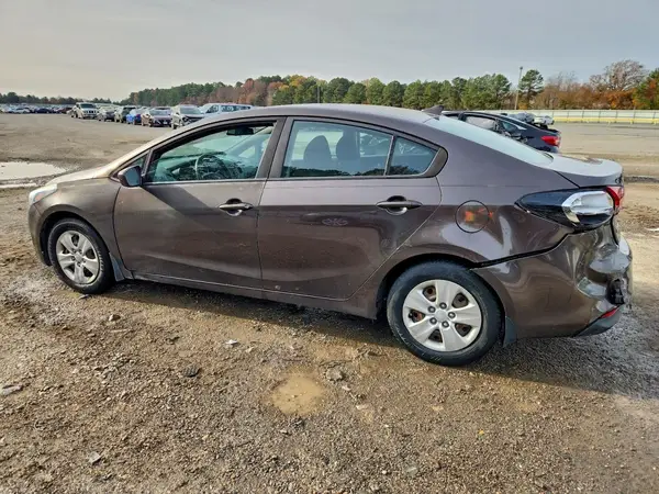 3KPFK4A77HE067074 2017 KIA FORTE - Image 2
