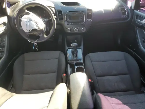 3KPFK4A77HE068127 2017 KIA FORTE - Image 8