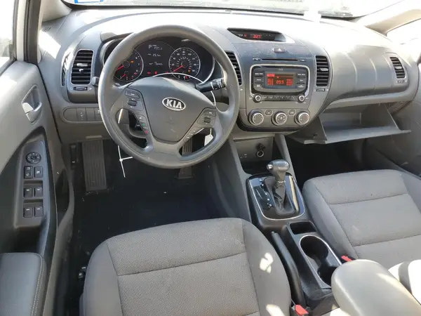 3KPFK4A77HE070010 2017 KIA FORTE - Image 8
