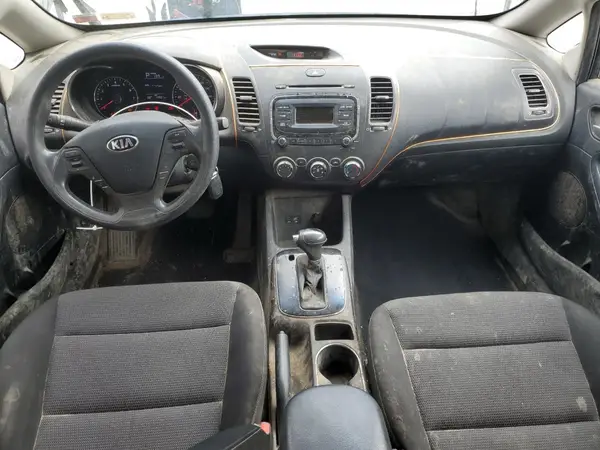 3KPFK4A77HE070072 2017 KIA FORTE - Image 8