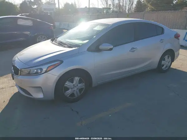 3KPFK4A77HE072730 2017 KIA FORTE - Image 2