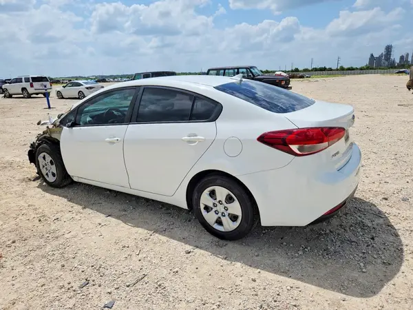 3KPFK4A77HE076213 2017 KIA FORTE - Image 2